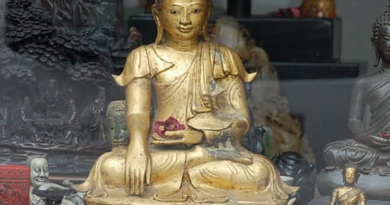 Asiatika & Chinesische Antiquitäten – Porzellan, Jade, Buddhas