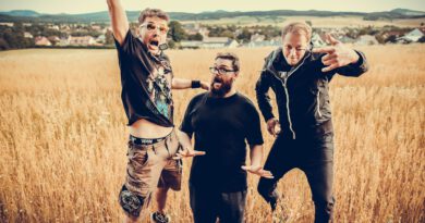 Jungfrau Männlich Deluxe & Skatacombo – Die Bands fürs Weinzelt auf dem Open Flair 206